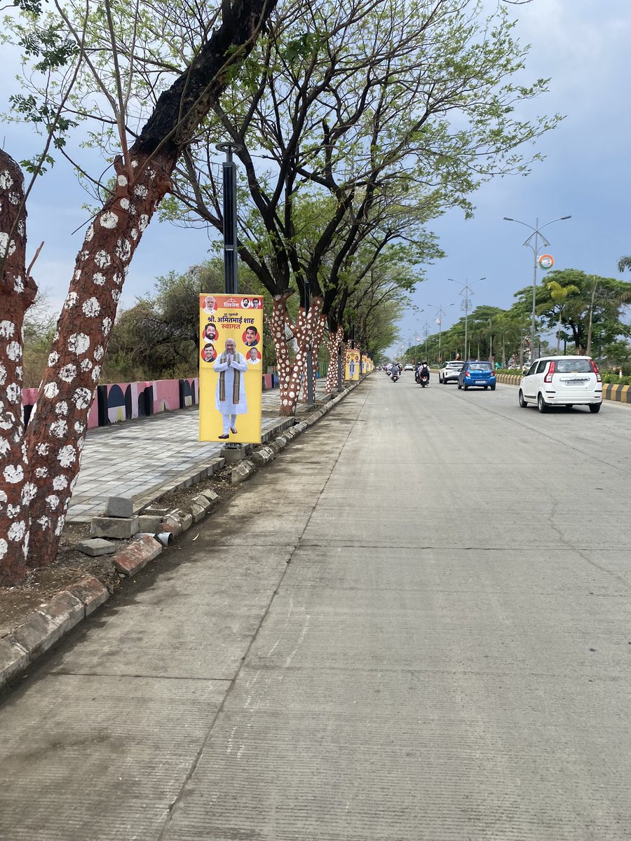 kunalmourya01's tweet photo. HUM NAHI SUDHERENGE : #Nagpur is becoming hub of #illegal activities and the administration is sleeping 
#IllegalHoarding at metro pillar, Electric poles 
Action? 
@radhakrishnan11 @nmccommissioner ??

@barandbench @BDUTT @anjayaaTOI  @vaibhavgTOI @PMOIndia @MetroRailNagpur https://t.co/3duAi3T40g
