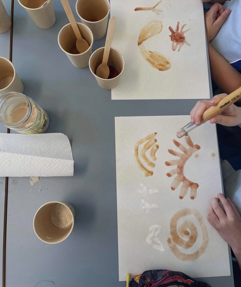 katepattterson's tweet photo. Tb to one of my very first science lessons. This involved year 2 Ss looking at how First Nations peoples use and make ochre for a range of different purposes. Ss loved creating art with their self-made ochre paint 🤩🎨🧡🖌 #year2 #ACUedu_p https://t.co/95Uo3KIPOF