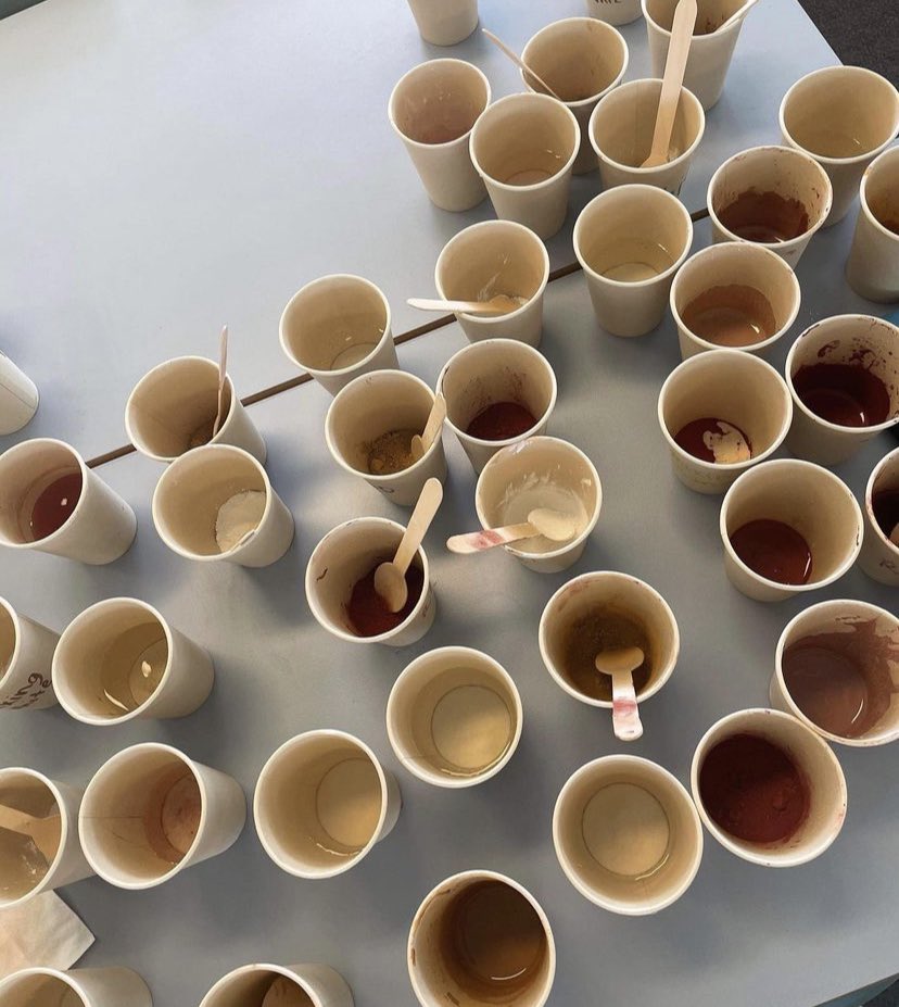 katepattterson's tweet photo. Tb to one of my very first science lessons. This involved year 2 Ss looking at how First Nations peoples use and make ochre for a range of different purposes. Ss loved creating art with their self-made ochre paint 🤩🎨🧡🖌 #year2 #ACUedu_p https://t.co/95Uo3KIPOF