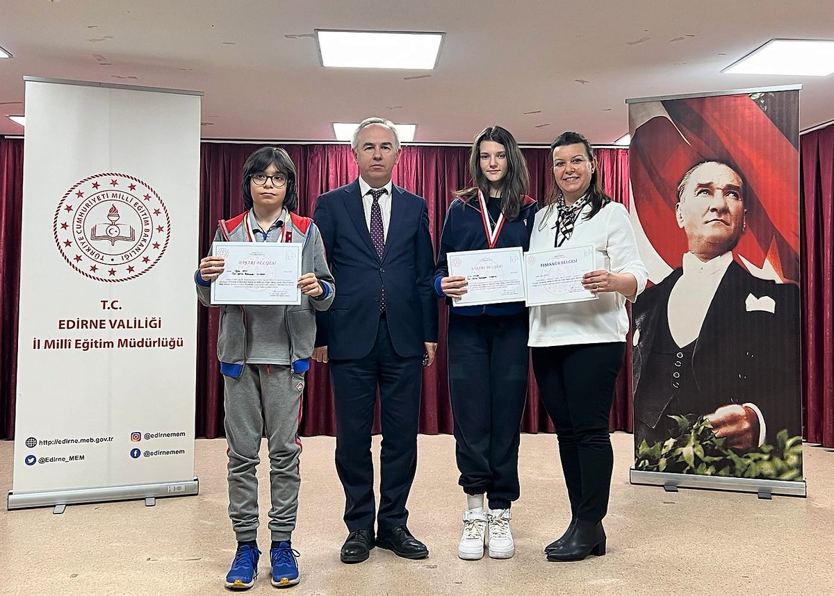 Bahcesehir22's tweet photo. Edirne İl Milli Eğitim Müdürlüğünün FeTeMM Atölyesi Kapsamında "Arduino ile Akıllı Sera İçinde Yüksek Getirili Tıbbi/Aromatik Bitki Üretimi" yarışmasında 2.olan öğrencilerimiz Elis Yavaş ve Oğuz Yeni'yi, Proje Danışmanları Fen Bilimleri Öğretmenimiz Duygu Tezen'i tebrik ediyoruz. https://t.co/Tlb1XgEsIx