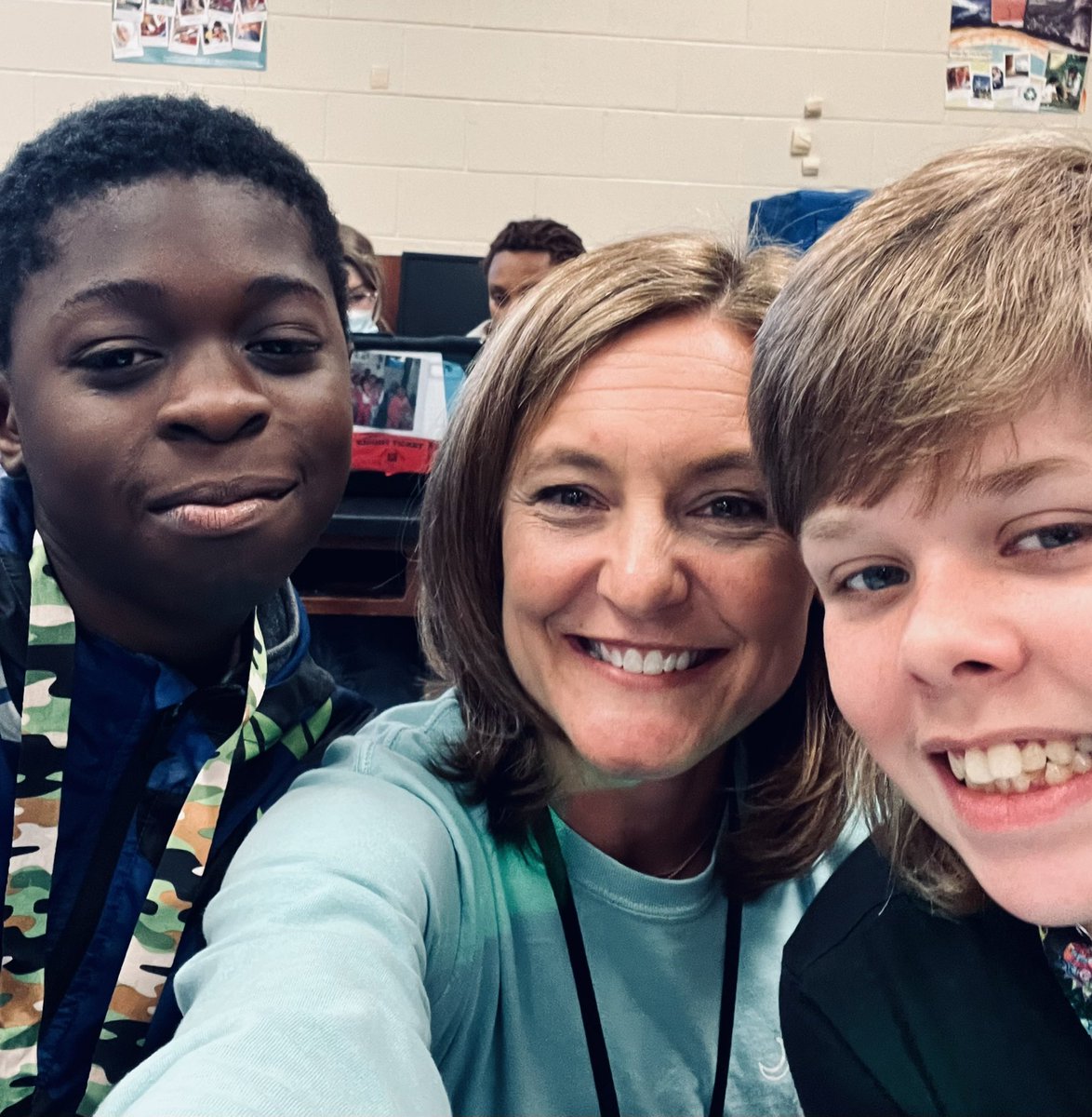 WrightMerrie's tweet photo. Stay tuned! Projects coming! We’re learning about coding and have big things in store thanks to the help of our favorite @techyviewteach. 💻🐇🐿️🦝🐖🐄🐍🦋🐸#middleschool #science #finishstrong https://t.co/fgMz0IslCe