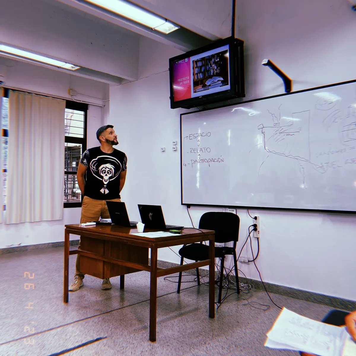Juan_Nicolini's tweet photo. Hoy pusimos primera en un nuevo desafío presentando, en la UNR , un proyecto que busca indagar sobre la Gamificación en espacios culturales de Paraná, como puntapié de una #PlayableCity.

Motivado con esta investigación que combina dos cosas que amo: la comunicación y el juego. https://t.co/tFnm0F1Mlk