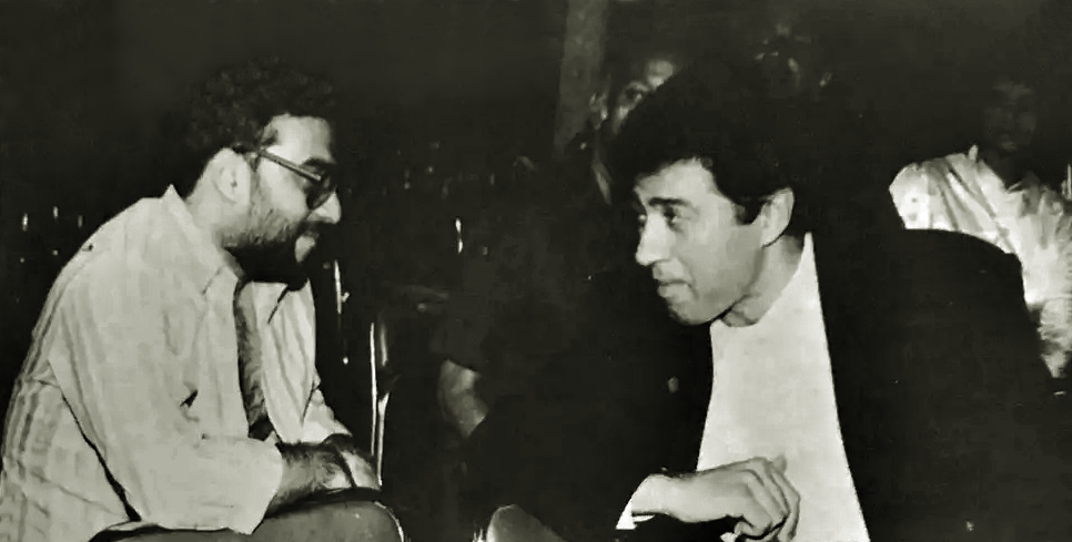 Rare photo of #SunnyDeol with the director #RajkumarSantoshi . 📸 This wonderful duo worked together in such cult films of the #1990s as 'Ghayal' (1990), 'Damini' (1993), 'Ghatak' (1996). @iamsunnydeol #BollywoodFlashback @VintageMuVyz