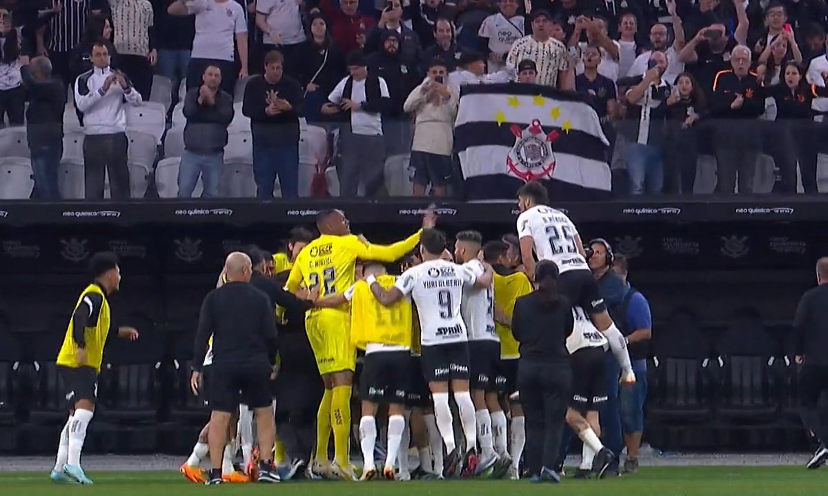 Emerinthians's tweet photo. Vai Corinthians!!! #FechadoComCuca https://t.co/k5LGffWjy0