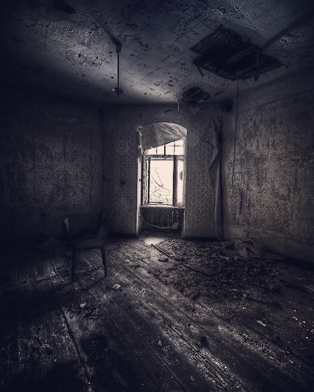 Tell me … where do your nightmares hide? Before they pour themselves into the darkness of your room, lingering in the shadows, where do they watch from? Where are they when you can’t see them? I’d like to meet them where they lie. 

#horrorwriters #ladieswhowritehorror  ☠️🖤