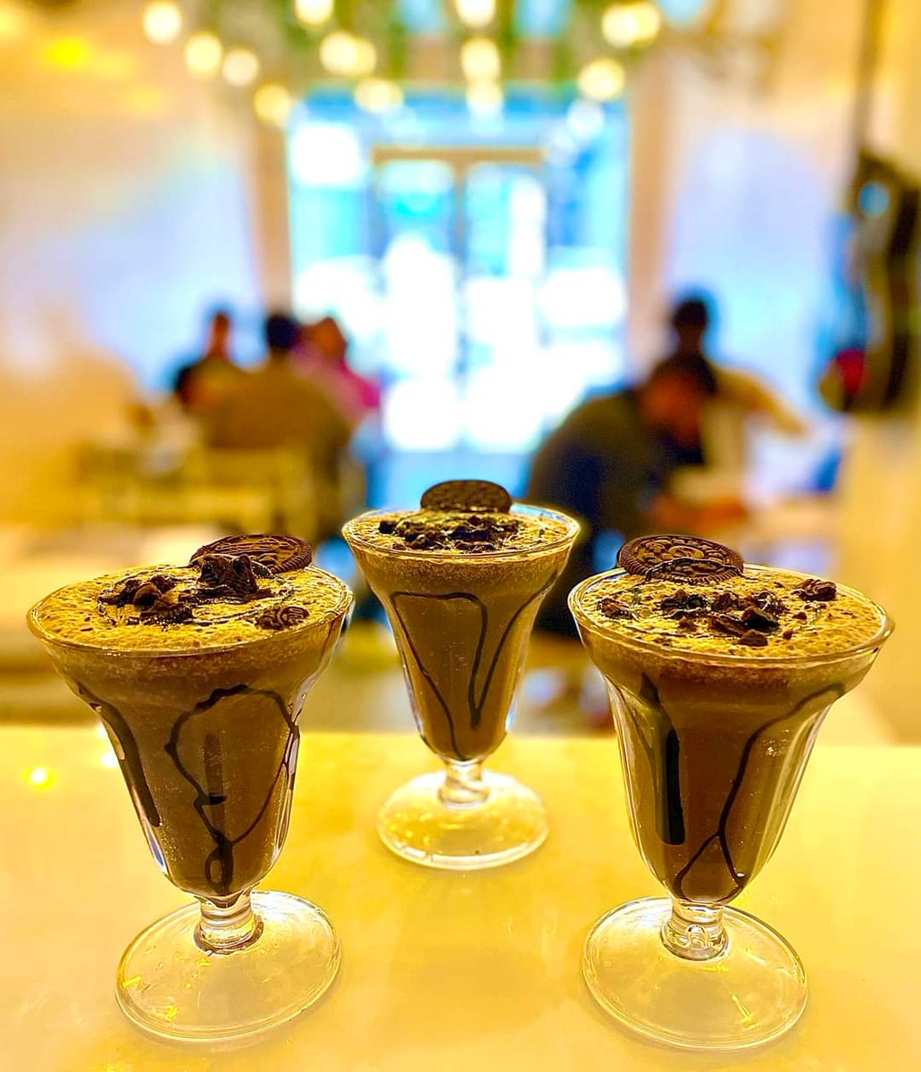 blujazzcafe's tweet photo. Today’s special ‘ Oreo Shake ‘

Come to Blu Jazz Cafe and cool them off the healthy way!

#shakes #oreoshake #blujazzcafe #jammu #jammukashmir  #punjab  #cafe #franchseindia #FranchiseBusiness #franchiseopportunities #affordablefranchise #blujazz #qsrfranchise #cafefranchise https://t.co/fkmmmPO9oV