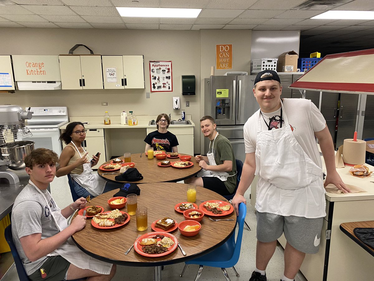 ORHS-Aquatics (@orhsaquatics) on Twitter photo This group of juniors had a hearty breakfast they made themselves this morning! Intro to Culinary Arts.  #nontesters This group of juniors had a hearty breakfast they made themselves this morning! Intro to Culinary Arts.  #nontesters