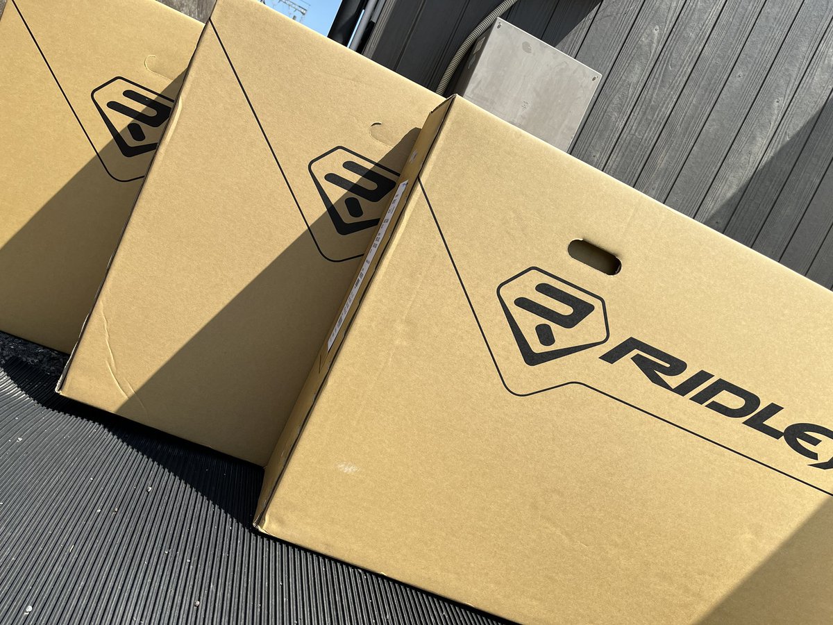 doterushi's tweet image. RIDLEYの完成車が入荷しました。

#ridleybikes 
#ridley 
#kanzoa
#fenixsladisc 
#入荷のお知らせ 
#どてるし
#スポーツ自転車専門店
#スポーツ自転車店
#琵琶湖湖西
#大津市
#湖西線小野駅
