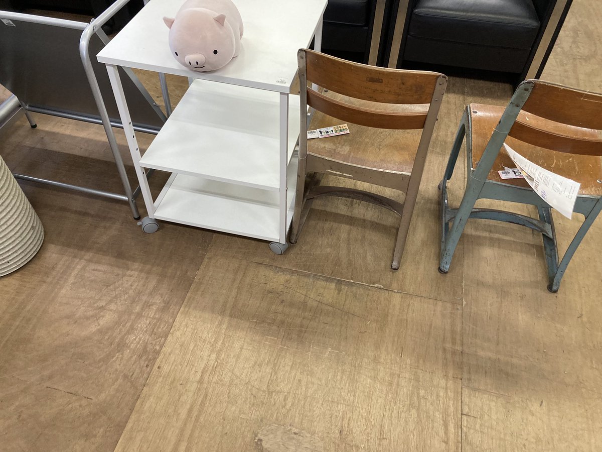 aihin_kashiwa's tweet photo. ゲーミングチェア3台とも売れた😆
ちょっと高級路線
#ガスチェアー 揃ってます🙃
#シンクチェア #バロンチェア
#アルミナムチェア #DUOREST
座り心地チェック出来ますよ★
#愛品 #リユース #リサイクル
#柏 #松戸 #流山 #我孫子 https://t.co/7obQfTGoi8