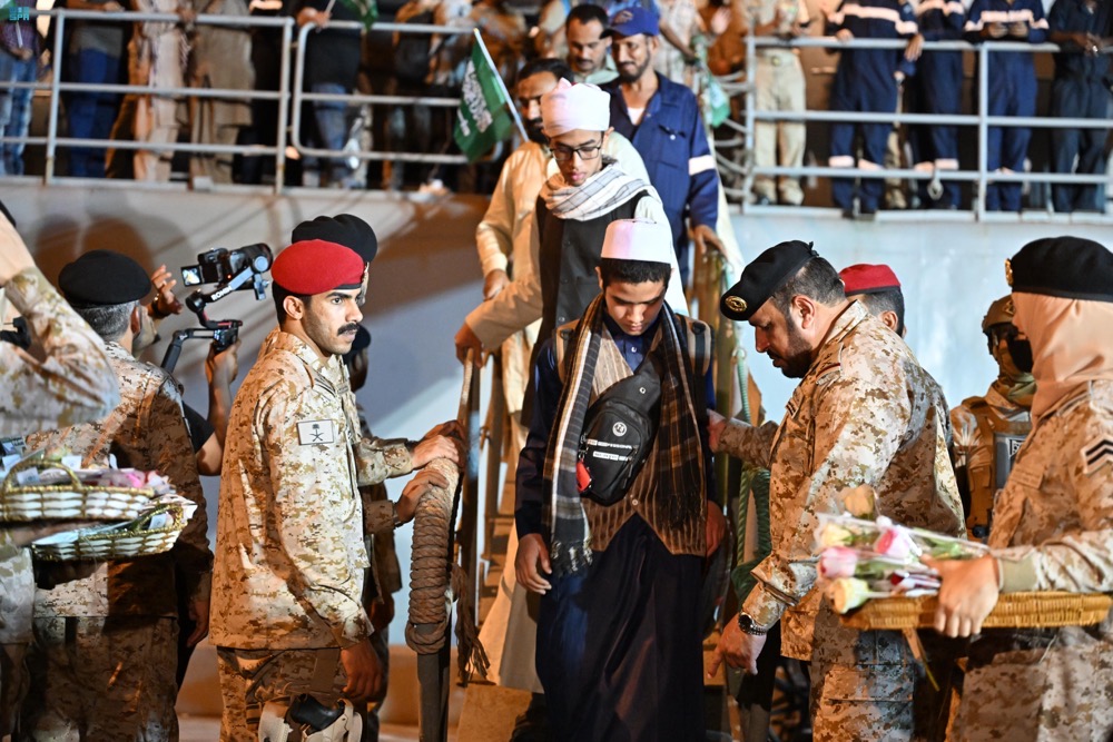 arabnews's tweet image. #PHOTOS: Another 200 people arrive in Jeddah from Sudan on Wednesday in latest Saudi evacuation operation. #SudanEvacuation #HumansFirst arab.news/22w6s