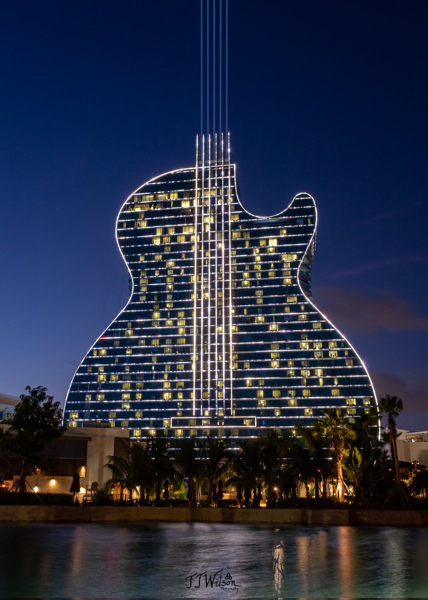The Hard Rock's Guitar Hotel!
.
#hardrock #hotel #casino #hardrockhollywood #hollywood #neon #florida #guitar #lighting #lightingdesign #architecture #architecturephotography #photography #canon #pictureoftheday #canonglobal #canonphotographers #hardrockhotels #hardrockholly