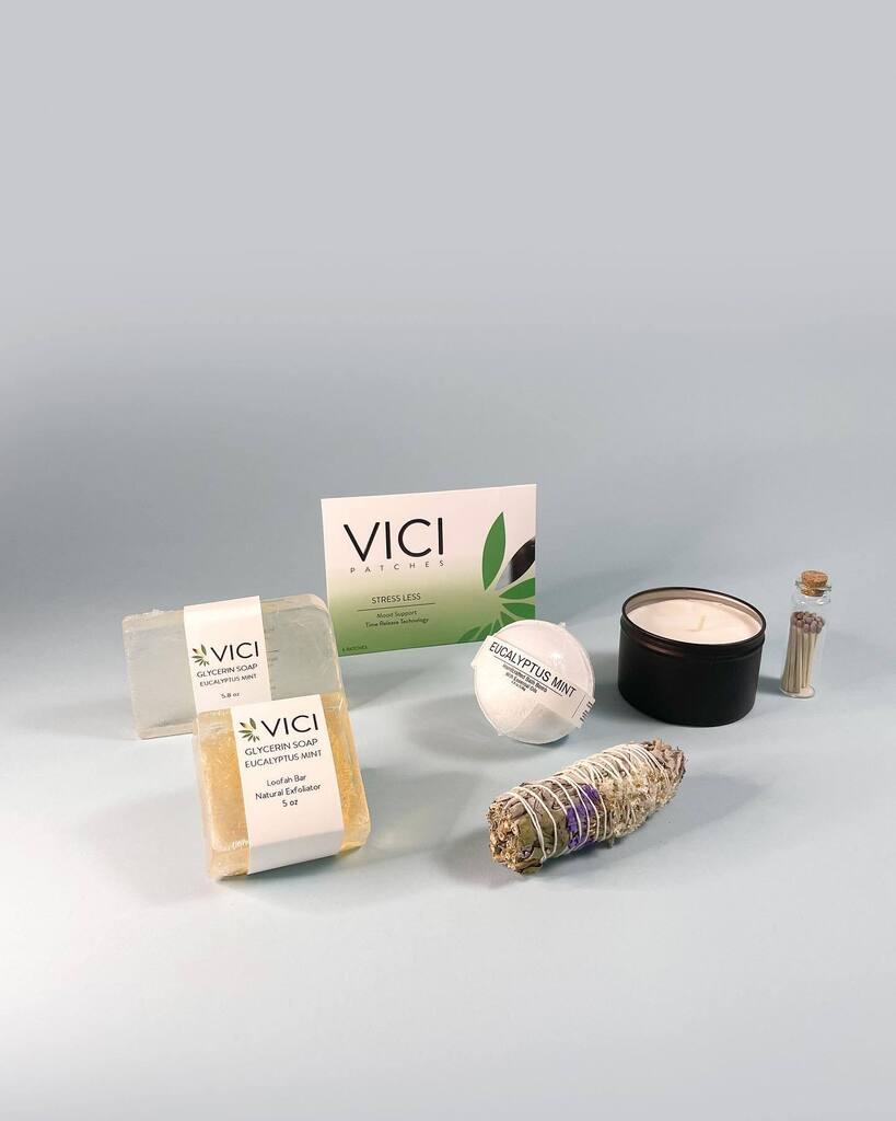 ViciWellness's tweet image. Having trouble picking out the perfect Mothers Day Gift? We have the perfect gift boxes for you! #mothersdaygiftidea #mothersdaypresent #viciwellness #soycandlesforsale #allnaturalproducts instagr.am/p/CrhgR7TLi93/