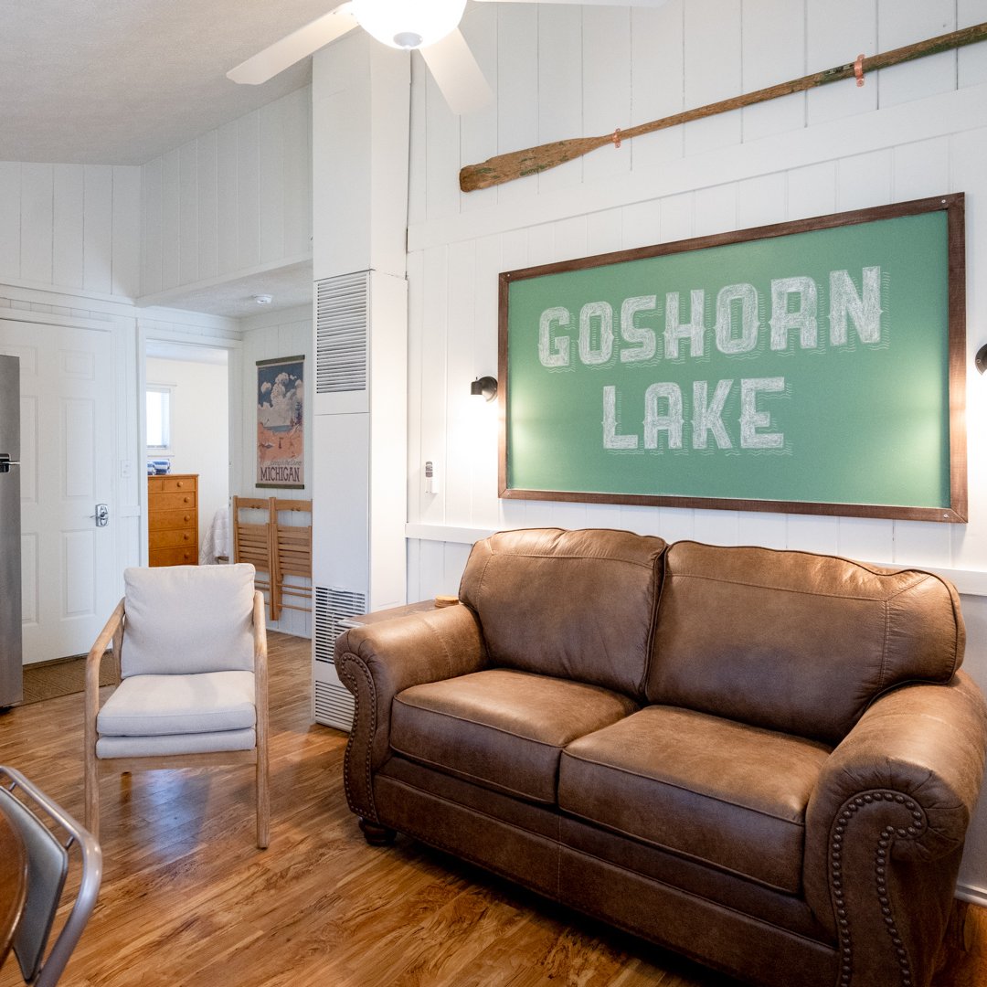 Goshorn Lake Resort's Cottage 8 features two bedrooms and one full bath, as well as a screened in porch. Guests can access all the beloved amenities the resort has to offer. Learn more here: l8r.it/Fzap

#unsaltedvacations #saugatuckdouglas #lakemichigancottages