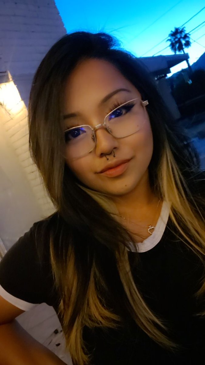 Live on twitch! Come say hi!
Trying to rank my support 😤
Twitch.tv/kitkatttthe