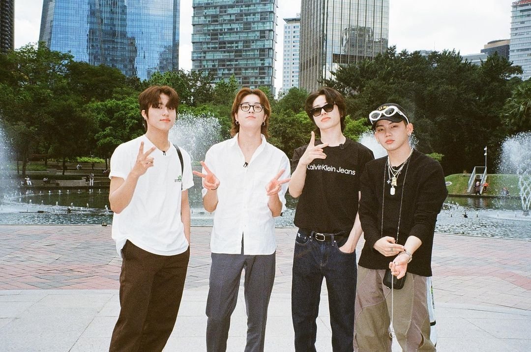 WeTeuMesPH's tweet photo. [INSTAGRAM] 230425 

[TREASURE WORLD MAP] EP.10 KUALA LUMPUR BEHIND PHOTO 

#TREASURE #트레저 #TREASUREWORLDMAP #트월맵 #EP_10 #KUALALUMPUR #YG 

🔗https://t.co/vFUYJzD6Nz

++ https://t.co/fj8qhZCTCi