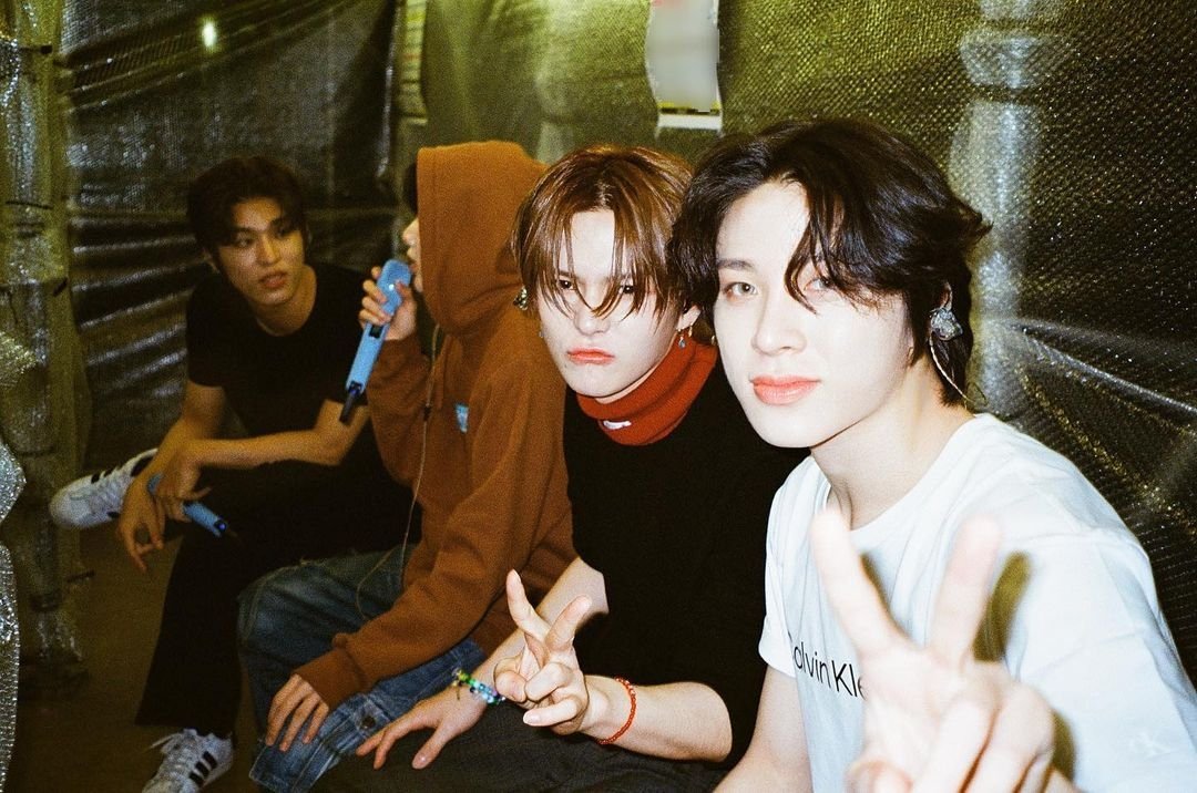 WeTeuMesPH's tweet photo. [INSTAGRAM] 230425 

[TREASURE WORLD MAP] EP.10 KUALA LUMPUR BEHIND PHOTO 

#TREASURE #트레저 #TREASUREWORLDMAP #트월맵 #EP_10 #KUALALUMPUR #YG 

🔗https://t.co/vFUYJzD6Nz

++ https://t.co/fj8qhZCTCi