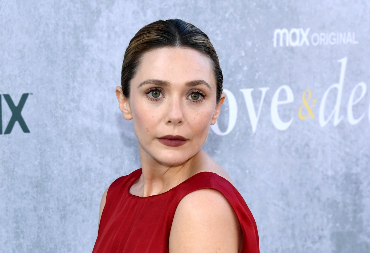 Elizabeth Olsen Central on Twitter: "📷 | Elizabeth Olsen tonight at the