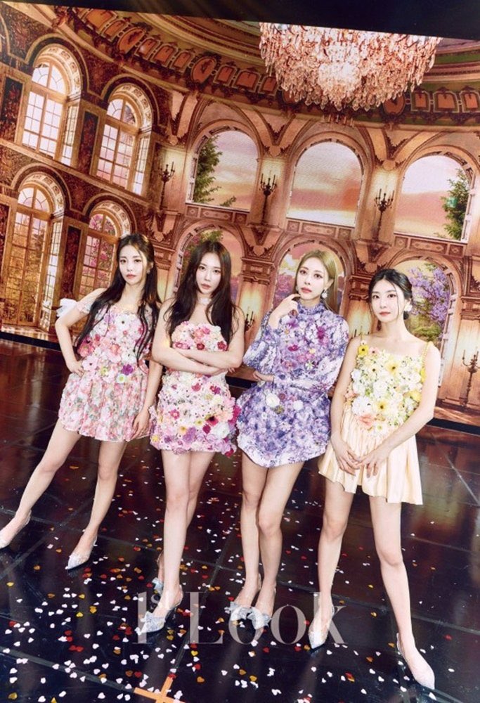 BBGirlsFiles's tweet photo. Brave Girls (Minyoung, Yujeong, Eunji, Yuna) are now officially signed with Warner Music Korea.

According to Warner Music Korea, “The four artists have decided to stay together to continue their journey as a group. We are very excited to support the next phase of their career.” https://t.co/bGnqDHZgFc