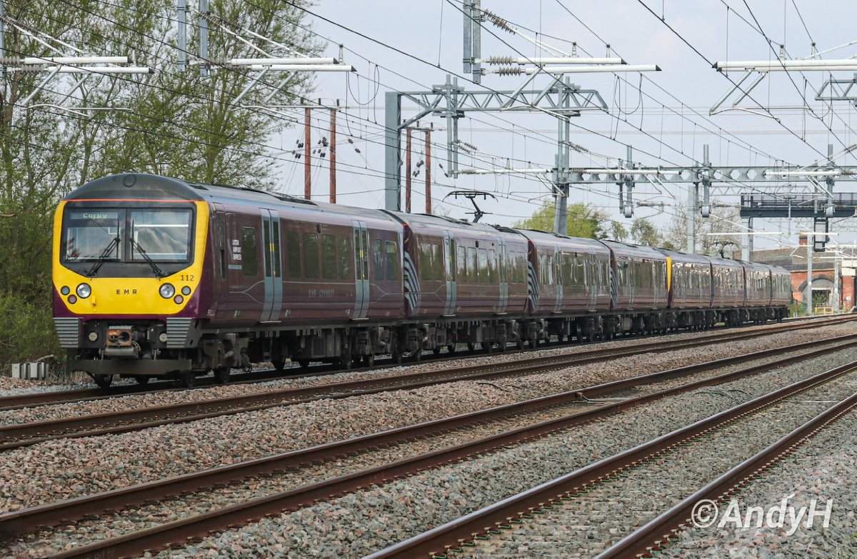 holtona72's tweet photo. #ThreeSixtyThursday from Isham on the #MML north of Wellingborough. An 8 car #EMR #Class360 set with 360112 on the rear heads towards Kettering on the down fast line working 1Y21 10.45 St.Pancras-Corby. The train will cross to the down slow at Kettering South Jn. 22/4/23 https://t.co/rzQWWnYA8j