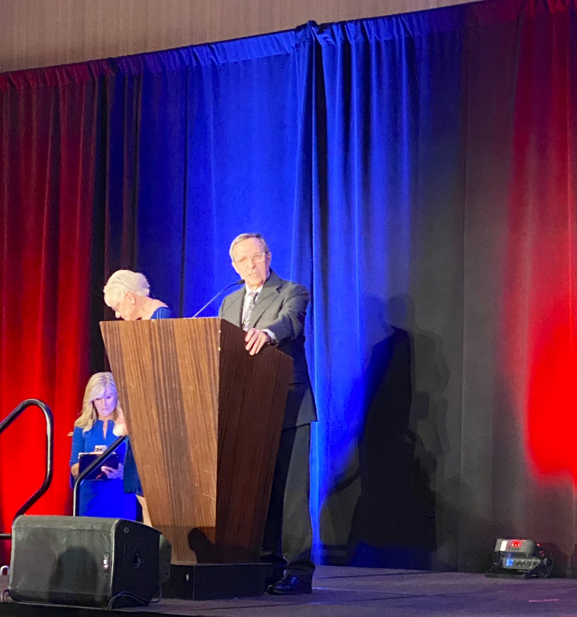 NataliaRostMD's tweet photo. ⭐️ Grateful to have an opportunity to celebrate trailblazers in #AuroimmuneNeurology 👉 Drs. Vanda Lennon & Josep Dalmau 🎉 at the @ABFbrain #CommitmentToCures event 👏👏👏👏👏👏👏👏 #AANAM
Bravo 🎊 @AANmember for supporting #Research 🙌
The future of #Neurology is bright ‼️ https://t.co/wrS3QlR52r