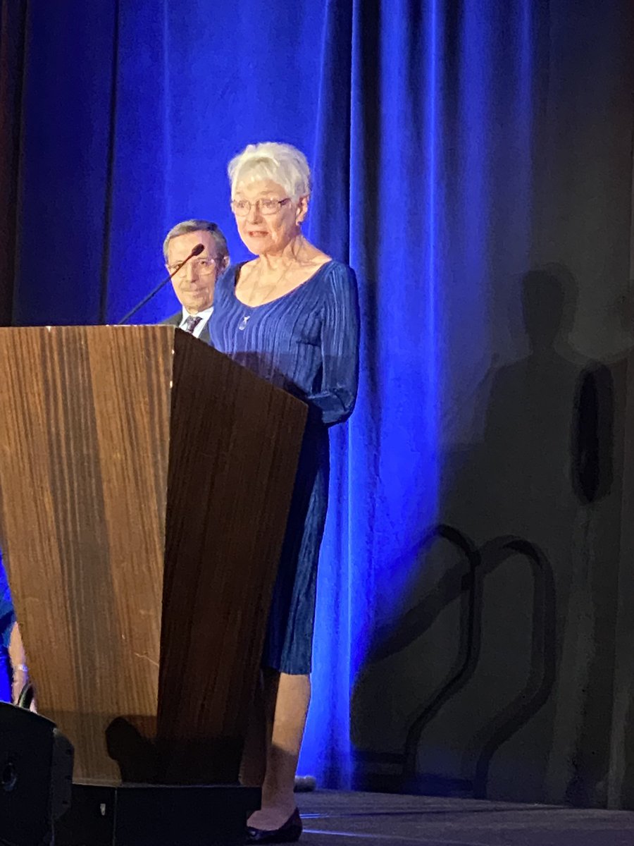 NataliaRostMD's tweet photo. ⭐️ Grateful to have an opportunity to celebrate trailblazers in #AuroimmuneNeurology 👉 Drs. Vanda Lennon & Josep Dalmau 🎉 at the @ABFbrain #CommitmentToCures event 👏👏👏👏👏👏👏👏 #AANAM
Bravo 🎊 @AANmember for supporting #Research 🙌
The future of #Neurology is bright ‼️ https://t.co/wrS3QlR52r