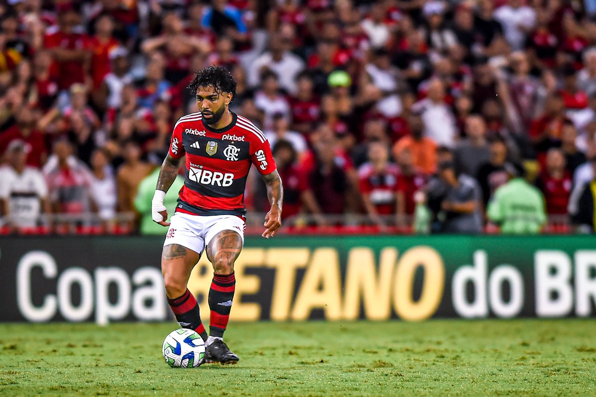 Flamengo's tweet photo. Não tem jeito. Ele sabe os caminhos - e sabe MUITO.

📸 Gilvan de Souza e Paula Reis / CRF

#CRF #VamosFlamengo https://t.co/yyXJ8SsGqW