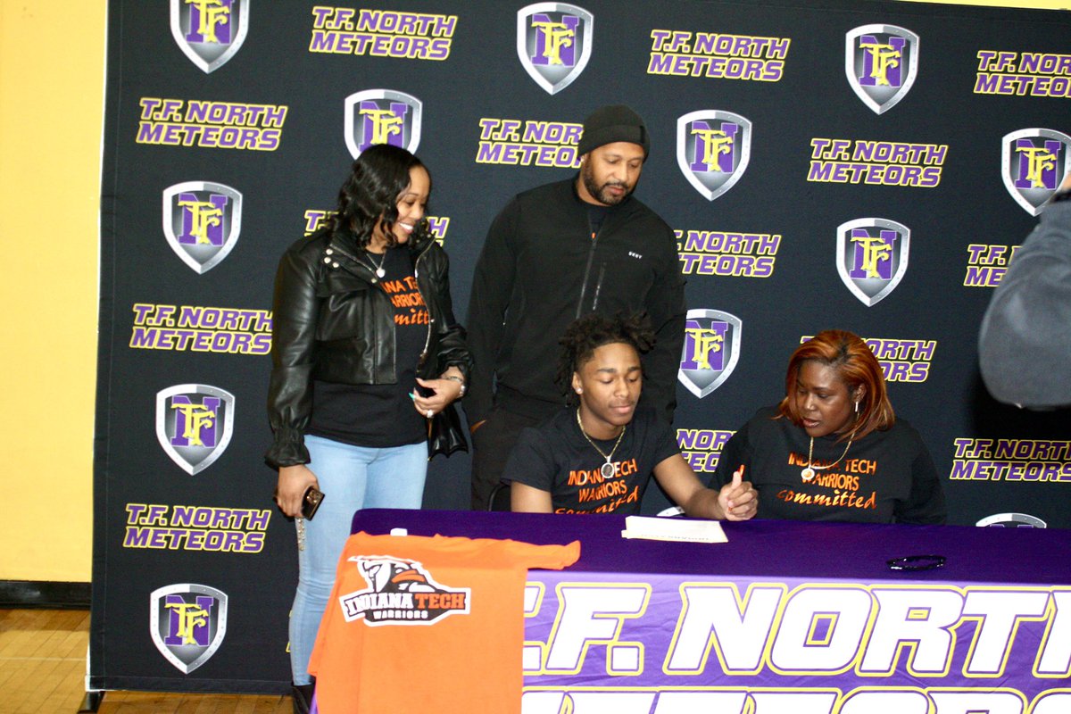 jayde3n_'s tweet photo. Signed‼️ @INTechMBB @CoachAlbertIT 🧡🖤 https://t.co/TROzWpyH4k