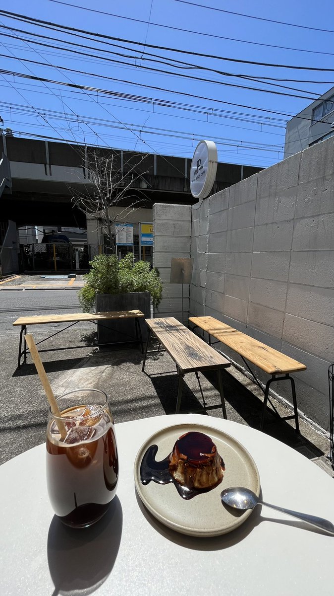 newworkfun's tweet photo. 今日はまたまた高円寺のRAD BROS CAFEへ
アメリカーノ 550円、チーズプリン 600円を注文
PASS有WiFi、店内全席電源あり
週末は混んでいて長居できないけど、平日午前中はゆっくりできるのでオススメ
今の季節は外のベンチが最高に気持ち良い
近所の猫ちゃんがかわいい
#カフェ巡り #作業カフェ https://t.co/dKzeUTj4gO