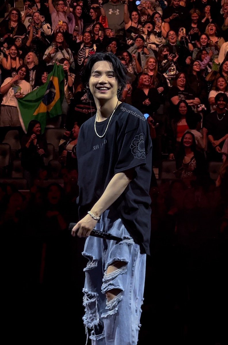 O613file's tweet photo. the happiest when he’s on stage ♥︎ https://t.co/iJE4NwdsvY