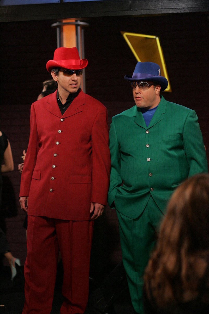 Raymond_Quotes's tweet image. Find someone who looks at you the way Ray Romano looks at Kevin James 🥰 Happy Birthday @KevinJames!! 🎂🎉 #KevinJames #KingofQueens #RayRomano #EverybodyLovesRaymond