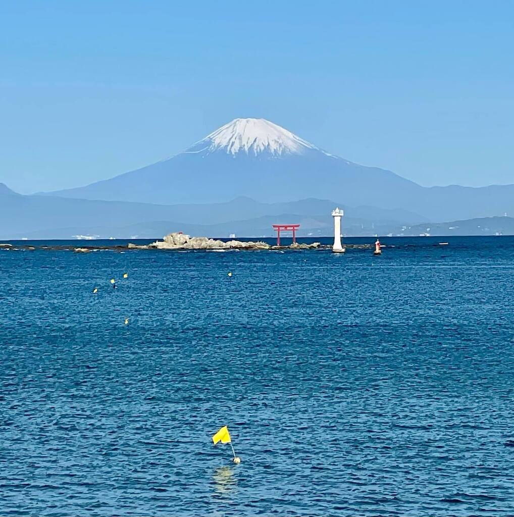 hscsailing's tweet photo. 久しぶりの富士山！昨日の雨がウソのようにきれいな海。
ヨット、カヤックが気持ちよさそうに出ていきました^_^
GWも良い日がありますように⛵️
#葉山森戸海岸
#葉山セーリングクラブ
#葉山セーリングカレッジ
#葉山シーカヤッククラブ
#hayama https://t.co/WKhYFxUXYM https://t.co/rAIsk7eYL3