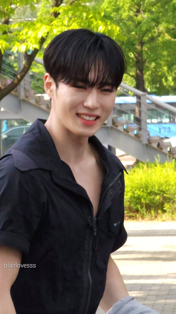 blairlovesss's tweet photo. 230427 위아이 김준서 #준서 

안 찍을 수가 없었어 비주얼이.. https://t.co/r1WcKx5SHF