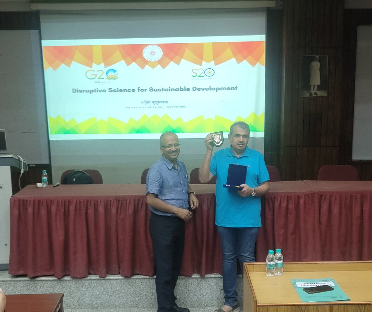 SunilKViro's tweet photo. Wonderful talk by Prof Shahidharan director @NCBS_Bangalore.. He enlightened us at School of Life Sciences @JNU_official_50.. #26Apr https://t.co/llYHANvpDc