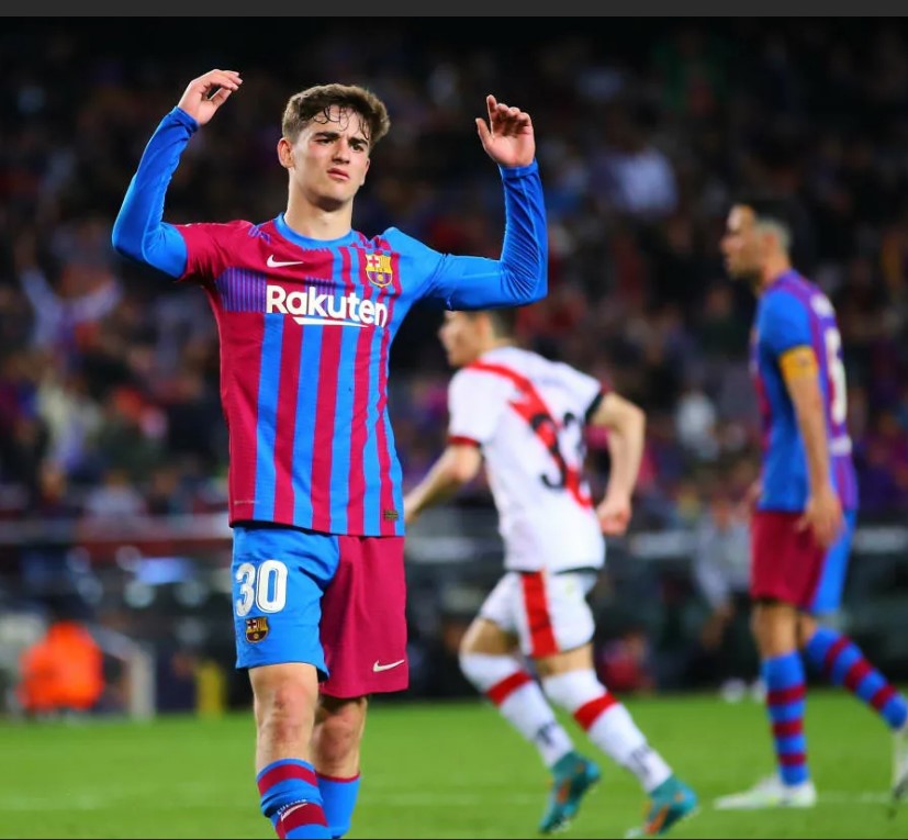 "Реал"нинг кушандаси Каталонияда, лекин у "Барселона" эмас.
"Барселона"нинг кушандаси Мадридда, лекин у "Реал" эмас.