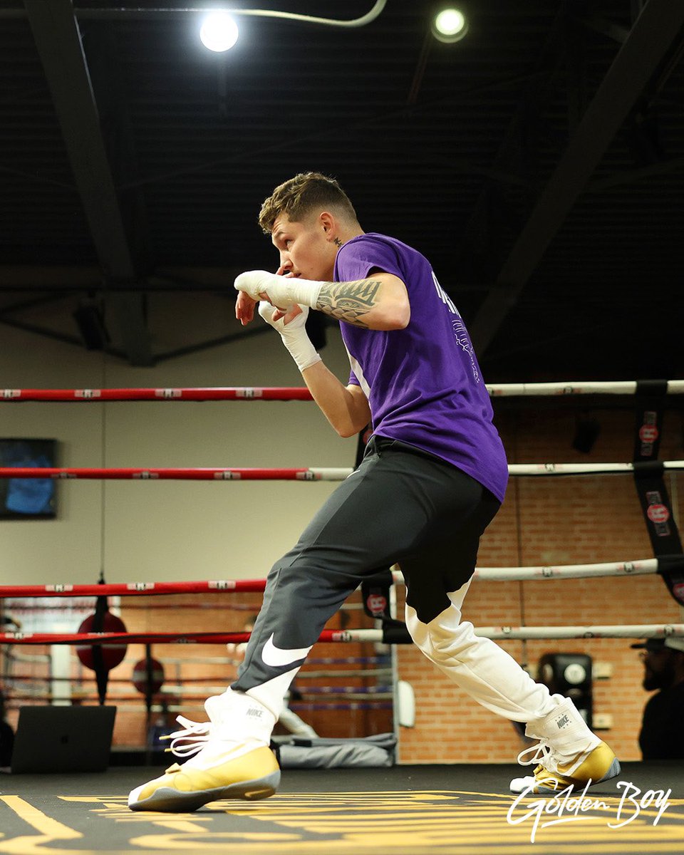 GoldenBoyBoxing's tweet photo. ⚠️🌪TORNADO WARNING!!

Here comes @tornado_victorm!! Ready to make a statement in the co-main event 🆚 @DiegoDeLaHoya! 

Click below to see him in action at today’s workout in Texas 🔥

#ZepedaArboleda | LIVE on @daznboxing April 29th https://t.co/1OoFfBTTMu