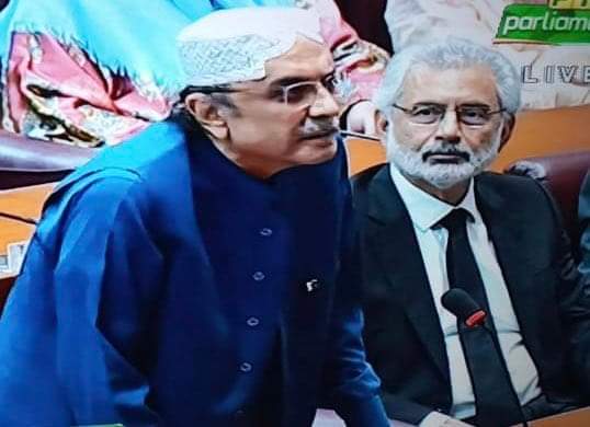 ZobiaKhurshed's tweet photo. موجودہ حالات میں  ملک کو اس آئینی بحران سے صرف صدر آصف زرداری نکل سکتے ہیں! 🇵🇰❤ https://t.co/Vj5VQ0nTDm