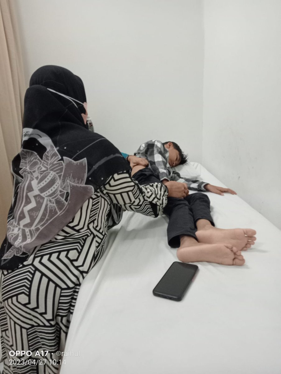 Zoelv_ikar's tweet photo. "setelah kami lakukan konferensi bedah untuk anak bapak, hasilnya katup masih bisa di repair, tapi hanya di RS Harapan kita Jakarta. Kita akan rujuk kesana pak" 
dr Ali Nafiah Nst SpJP(k)
dr Winda SpA(k)
dr Ricky Sp BD (k)
Haruskah aku menyerah??Jakarta terlalu mahal buat kami😥 https://t.co/VSqKeJDfHy