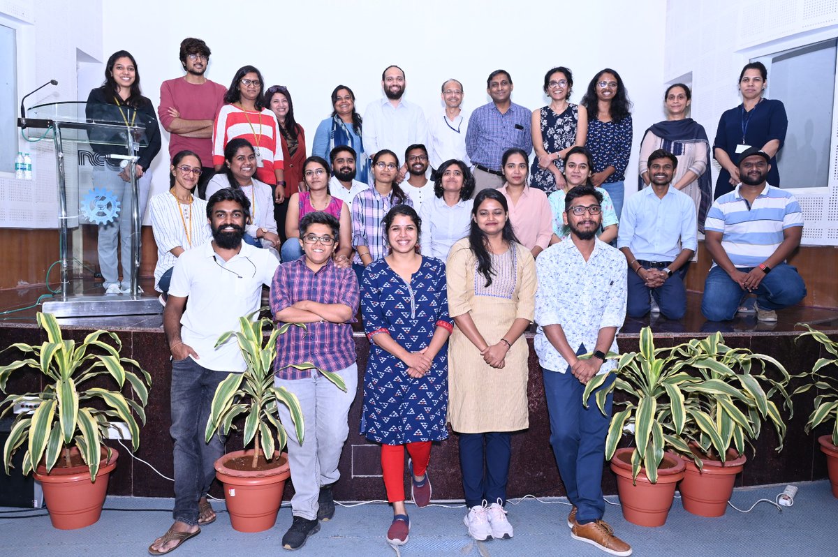 venture_center's tweet photo. Some really great #3MinuteThesis presentations from @csir_ncl doctoral candidates in front of a 200 strong crowd in a jam-packed theatre! Venture Center is proud to have had the opportunity to mentor some of these fantastic participants.  @3MT_official @premnathv6 @SmitaKale13 https://t.co/Waxt1bLGn9