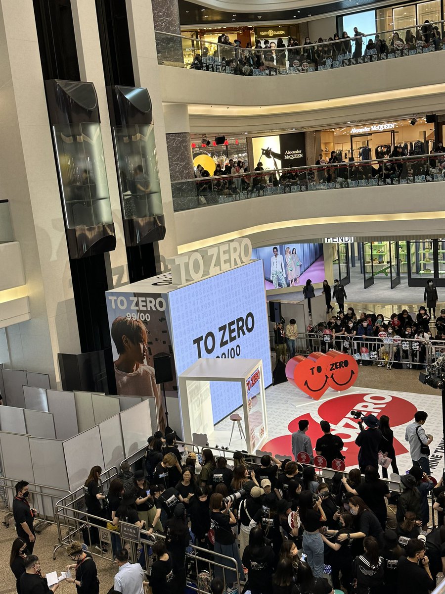 ktcandy_cecilia's tweet image. I queued at Times Square from 530am waiting for the official launch of TO ZERO By Keung To ❤️

#TOZERO 
#To_zero_official 
#KeungTo 
#姜濤