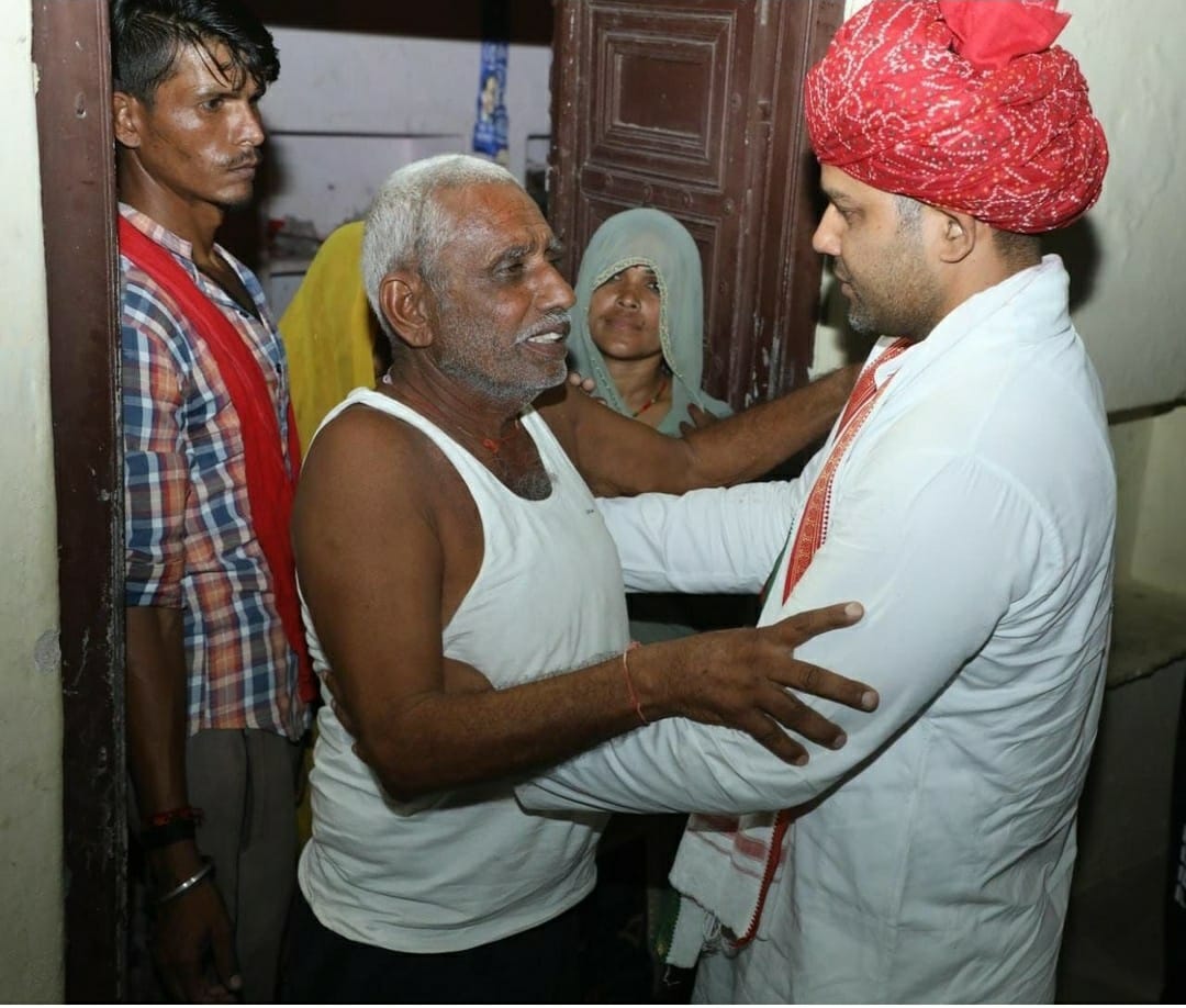 AshokChandnaINC's tweet photo. कांग्रेस के वरिष्ठ कार्यकर्ता श्री बालूराम जी मीणा के निधन के समाचार सुनकर मन अत्यंत दु:खी है। 
ईश्वर से प्रार्थना है की पुण्य ���त्मा को अपने श्री चरणों में स्थान दे और परिवारजनों को यह दु:ख सहन कर��े की शक्ति दे। 
ॐ शांति https://t.co/ZcTLMaxf9u