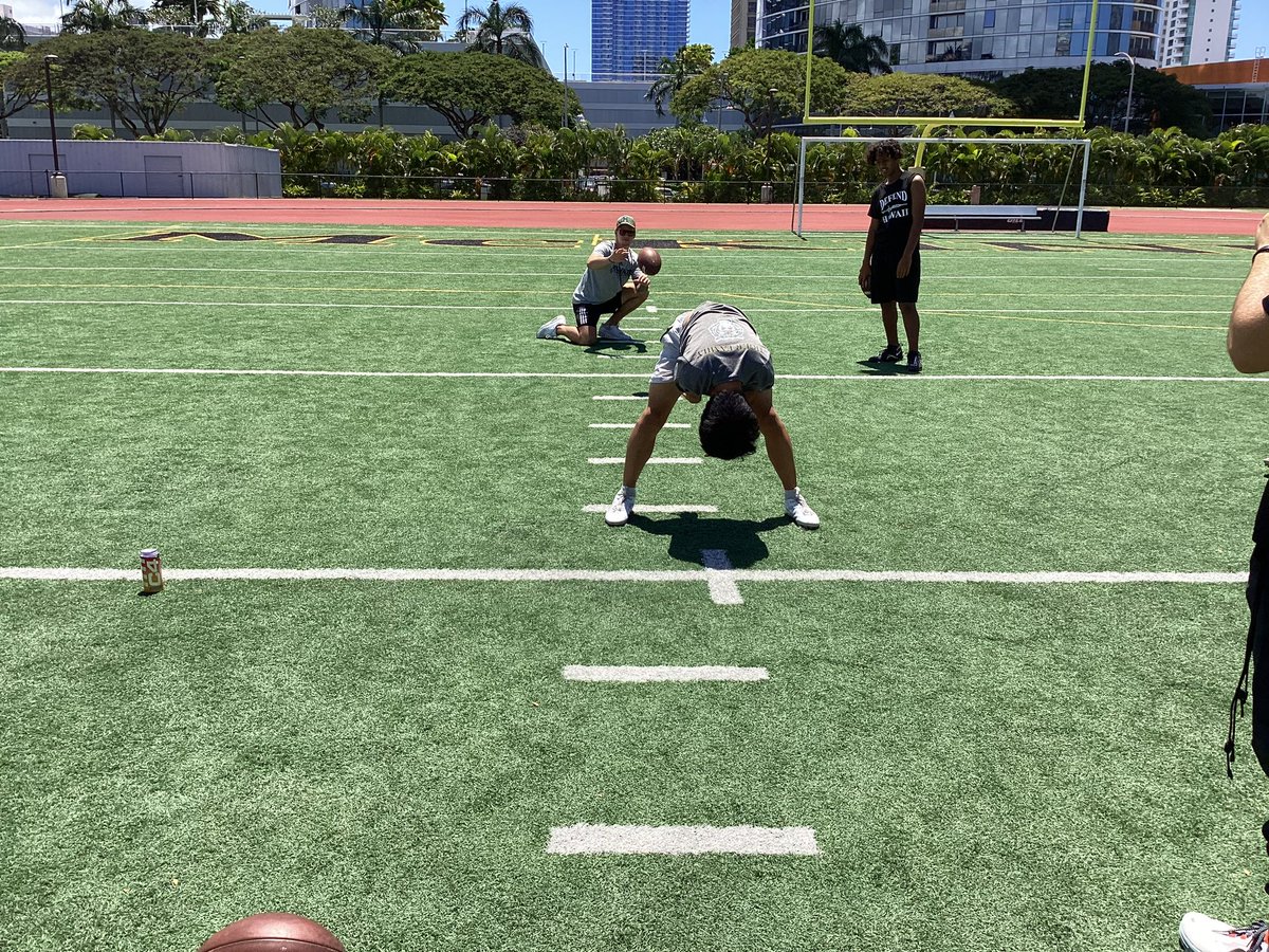 SpecialTeamsFB's tweet photo. What an experience to run a @Phase3Kicking camp in Hawaii. 23 specialists attended. A lot of talent in this area. They loved the exposure opportunities and #P3K format. We were told it was the BEST conceptual kicking camp ever run in Hawaii.⚡️U of Hawaii already asking for leads! https://t.co/AChLCllXFo