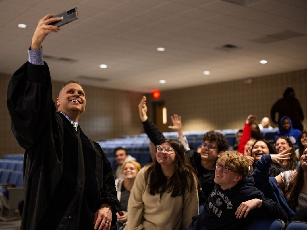 judgewomack's tweet photo. Having fun with a group of students during our most recent Appeals on Wheels.

#arpx
#Arkansas
#SCOAR https://t.co/mjsoULomzI