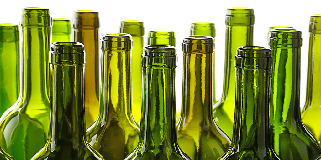 Ynnäilimme eri medioiden vaalikonedataa: Uuden eduskunnan kansanedustajista 57 % katsoo, että mietojen viinien myynti ruokakaupassa tulisi sallia. Kansalaisistahan samaa mieltä on jo 65 %. Tiedotteemme ➡️ bit.ly/3oNffS7 #eduskunta #kauppa #viinitruokakauppaan