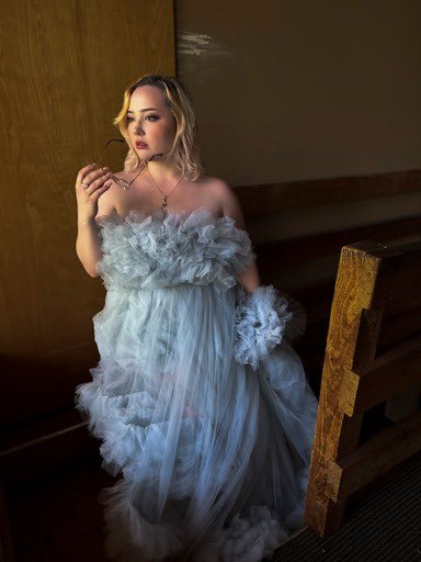 chasing_daze's tweet photo. Uh love a princess gown making me feel beautiful ❤️‍🔥❤️‍🔥 goddess energy, femme fatale energy, soft domme energy https://t.co/ZutIh0ilCE