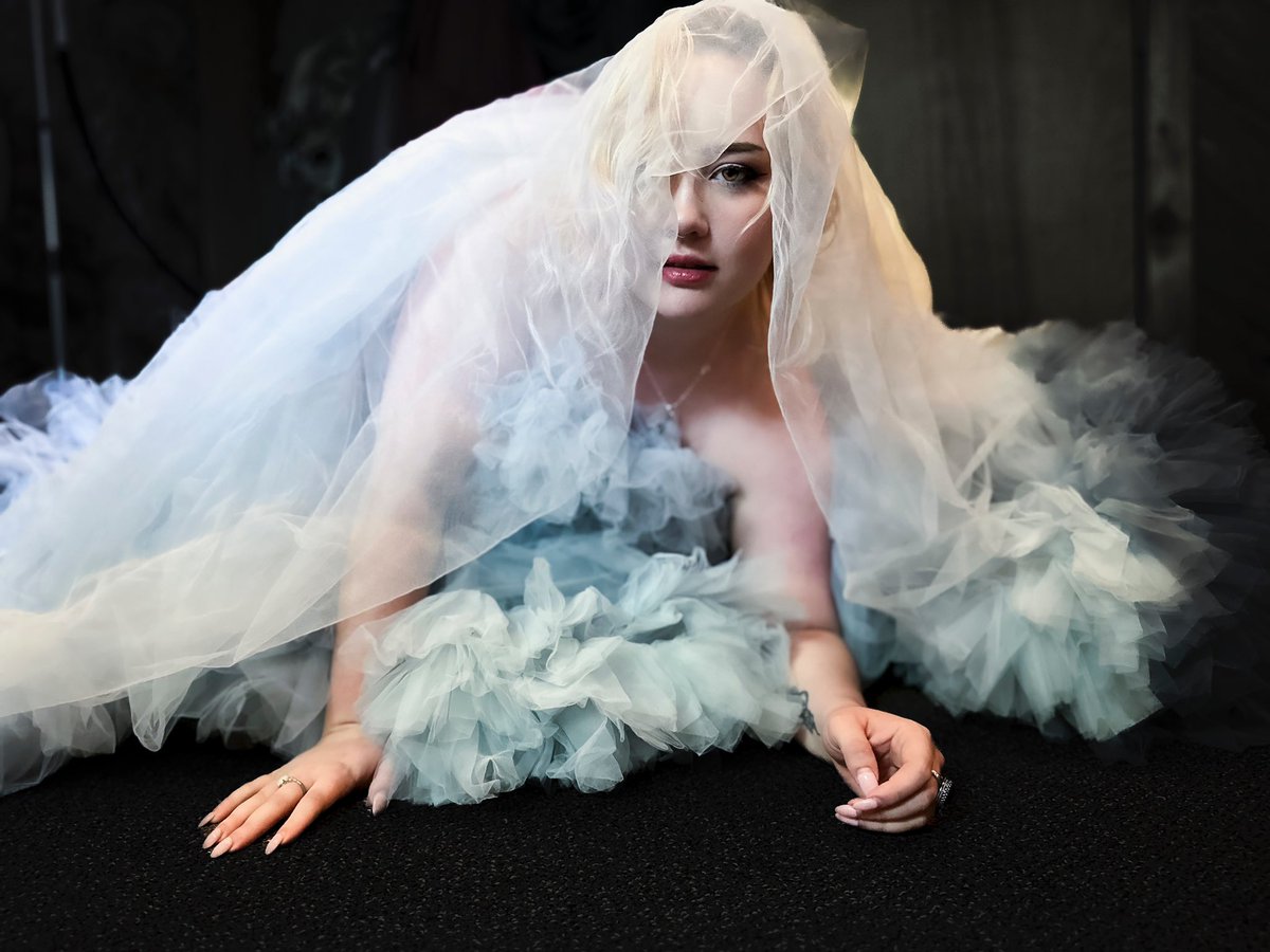 chasing_daze's tweet photo. Uh love a princess gown making me feel beautiful ❤️‍🔥❤️‍🔥 goddess energy, femme fatale energy, soft domme energy https://t.co/ZutIh0ilCE