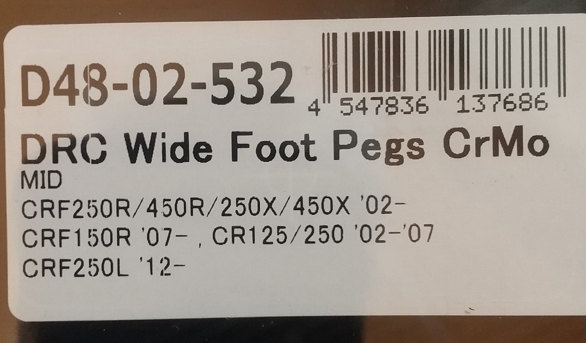 TakahashiRS's tweet image. #UltraBee のフットペグは #LightBee よりもワイドになって良くなったんものの、それでも好みによって交換したくなる部品の一つだと思います。
そこで、他車種用で探したら… #CRF250 用がポン付け出来ました。
写真の #DRC 製はサイズ的にはほぼ純正と変わりませんが、食い付きが良いです。