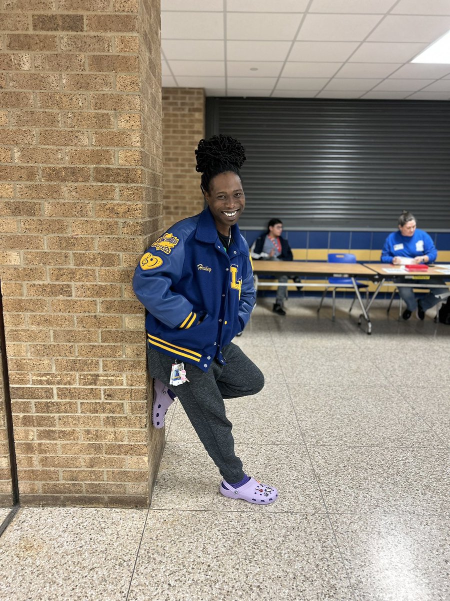 HaileySacra's tweet photo. Teacher student swap day, I was @MaestroLCHS for the day and he was me! He even took senior portraits! The best dress up day ever. @LCHS_Patriots #promspiritweek https://t.co/hMIUPxhDVE