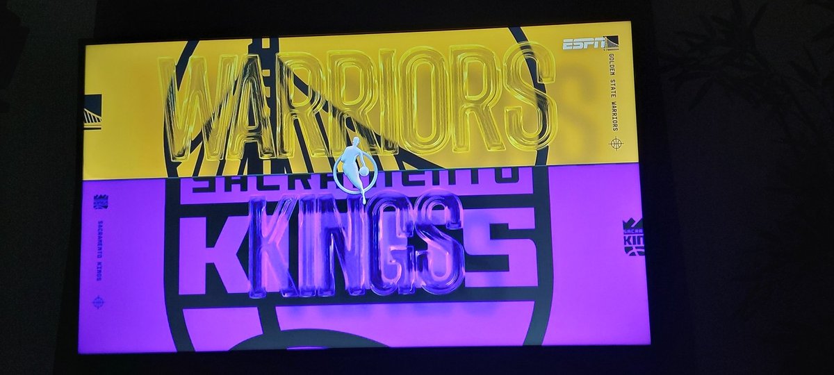 AndresCeCat's tweet photo. En serio @StarPlusLA??? Hacen la transmisión horrible de fome dejando solo esto en pantalla en los intermedios....🤦🏻‍♂️ Por qué no muestran lo que ocurre en cancha por último....?!?
#NBAxESPN
#NBAPlayoffs https://t.co/rwFU7fHOyT