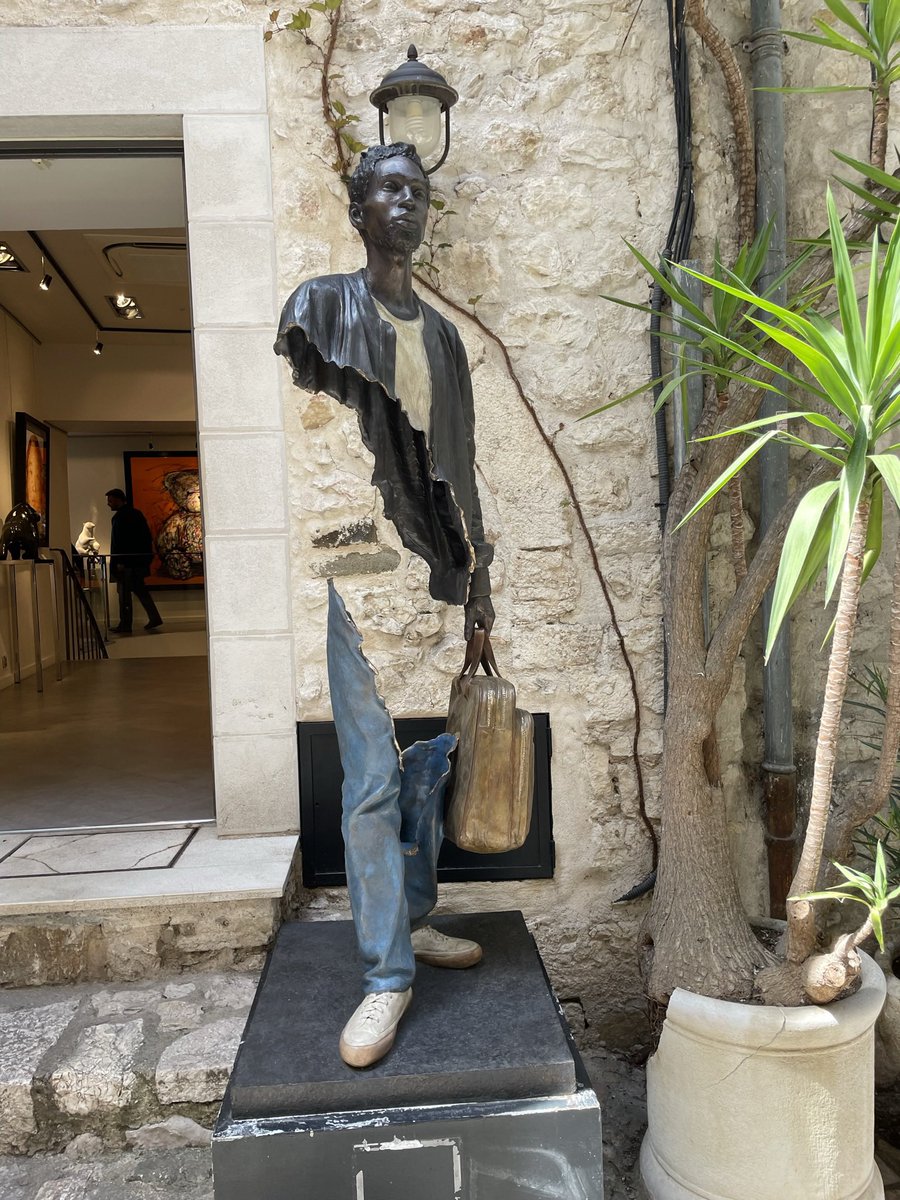 @EricIdle I saw this Scuplture in St Paul de Vence,France on Sunday.
Art is in the eye of the beholder and I thought it was incredibly special.