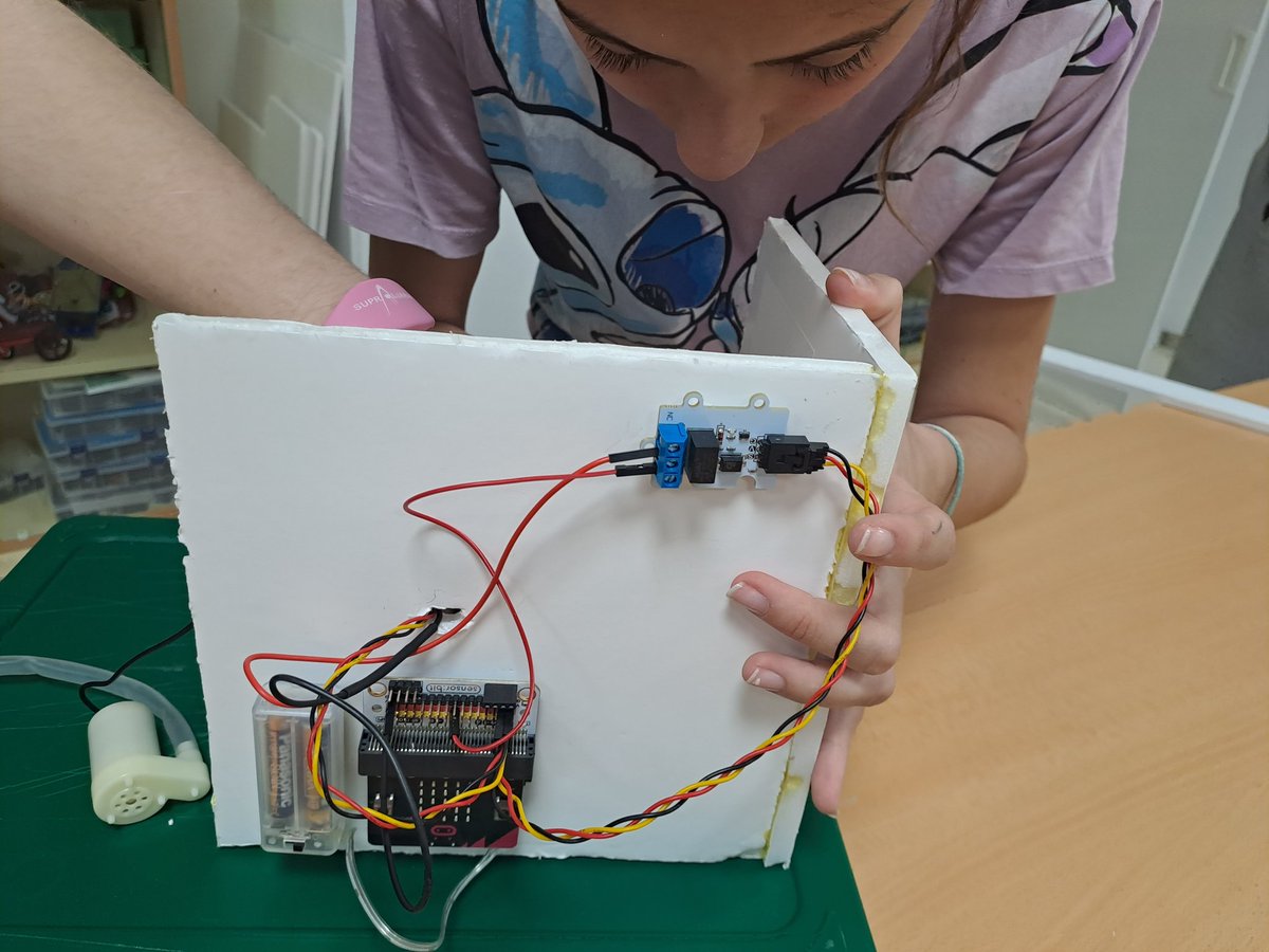 tecnojuanfran's tweet photo. #andaluciasemueveconeuropa
Con situaciones de aprendizaje aplicando sensores, actuadores, controladores, programación, fenómenos físicos, biológicos y su historia aplicada en educación. @espartinas @EducaAnd @CienciaGob @cepcastilleja https://t.co/BeBP4ERHfM
